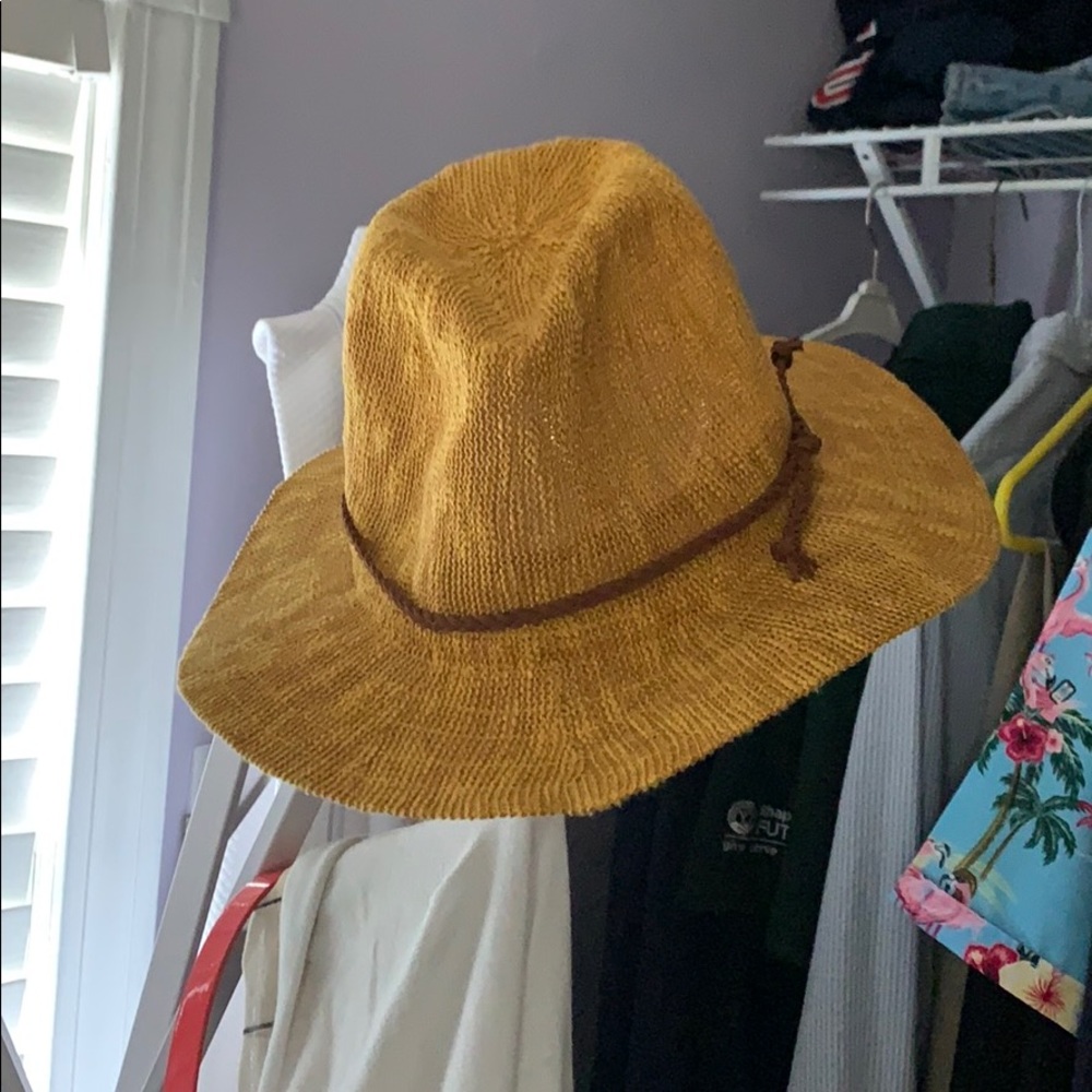 NWOT Gorgeous goldenrod panama fashion hat